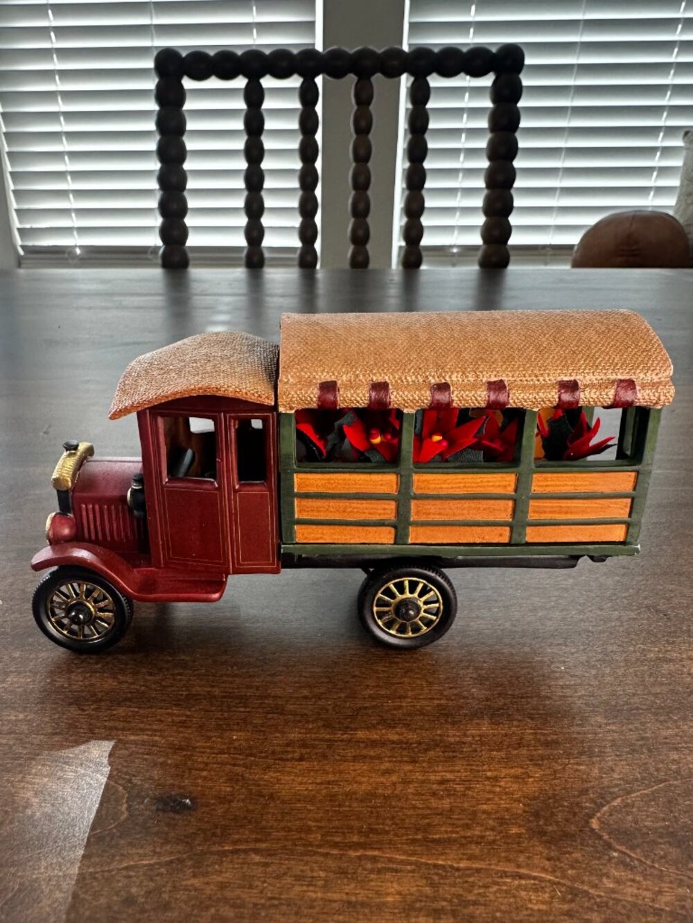 Dept 56 "Poinsettia Delivery Truck" 59000 - Heritage/Dickens Village - Retired